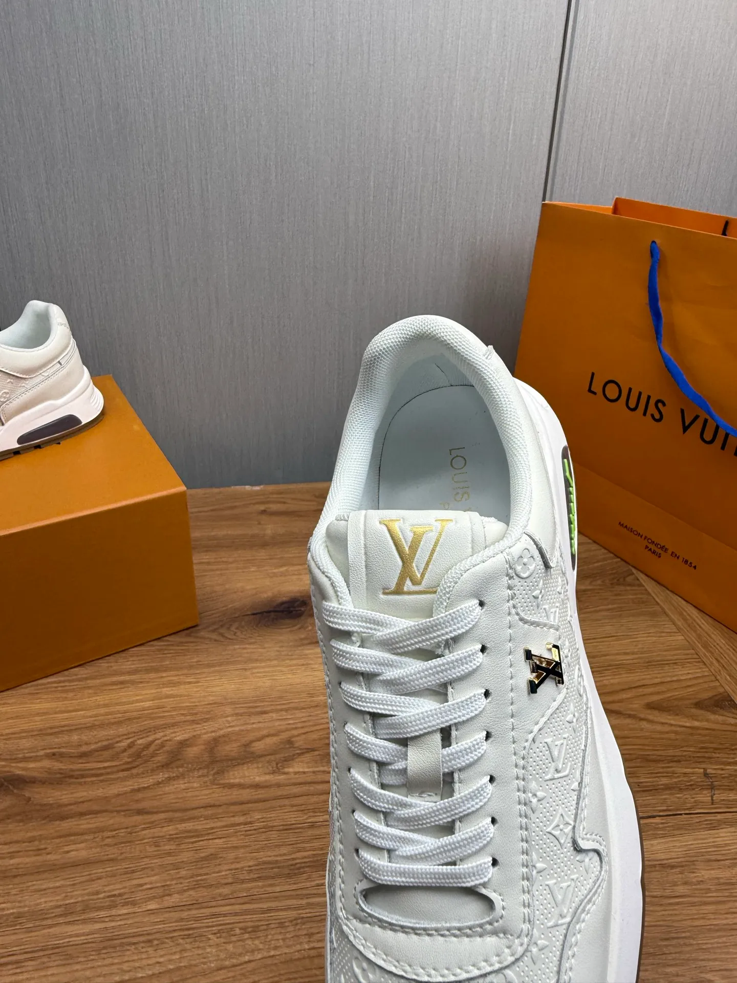Men's shoes 💰460💰 LOUIS VUITTON [Luden Yiwei] Brand new trendy Lv is on the market 🎁, casual and fashionable men's shoes 👟 Original version shipped 1:1✅ The upper is made of imported brand leather + sheepskin lining, the original wear-resistant rubber outsole, the version is simple and elegant, exclusive for trendy men. 38-44
